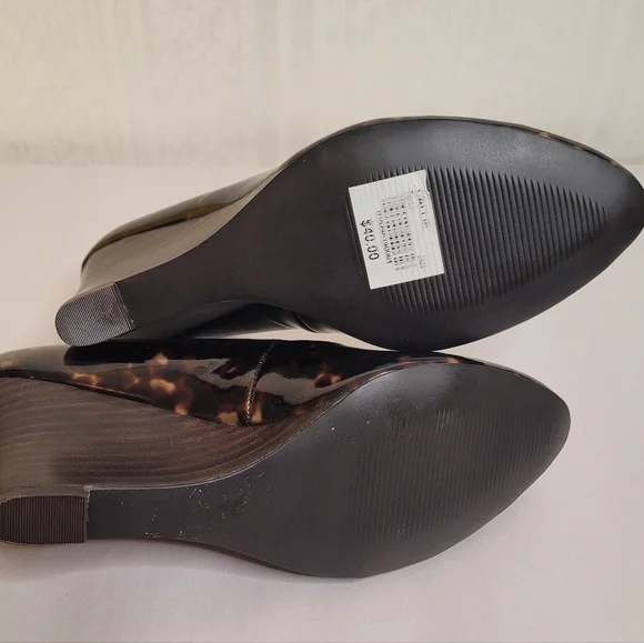 Jones Studio Callie Tortoise Shell Wedges Slip On Size 6.5 - Picture 9 of 10